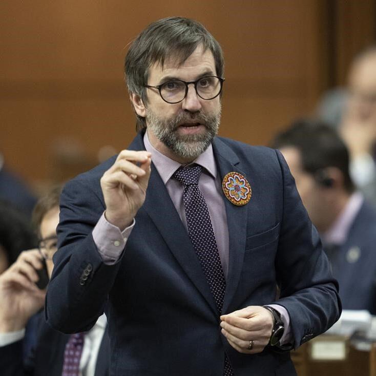 Federal environment minister says Alberta silence over oilsands spill 'worrisome'